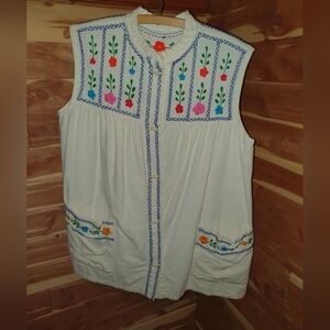 60s Vintage Embroidered Sleeveless Mexican Women’s Peasant Top